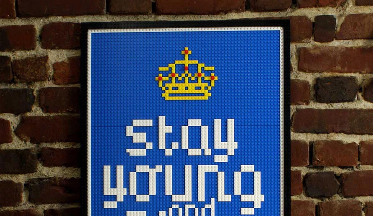 Stay yound and play Lego