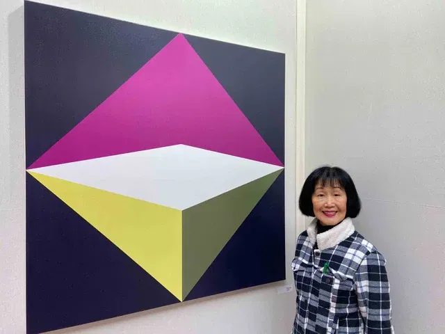 Rebecca Chou in front of her peice